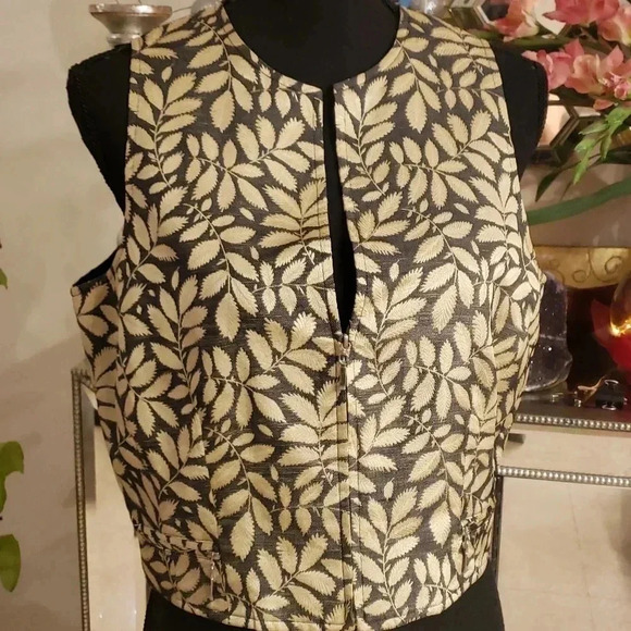 Emanuel Ungaro vest size 10/42 Brand new